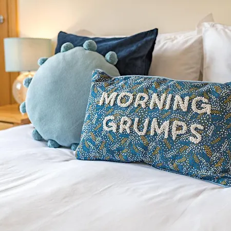 Springbank Cottage, Luxury District In *